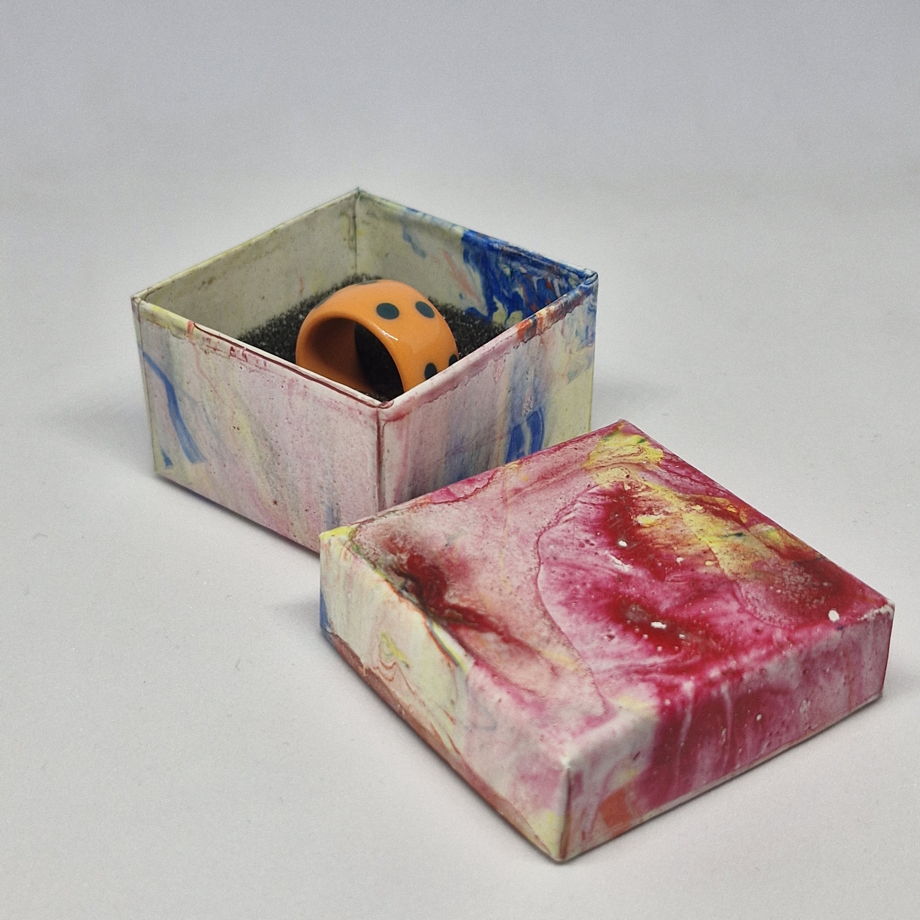 Кольцо ручной работы «Морошка» из английского фарфора, размер 18