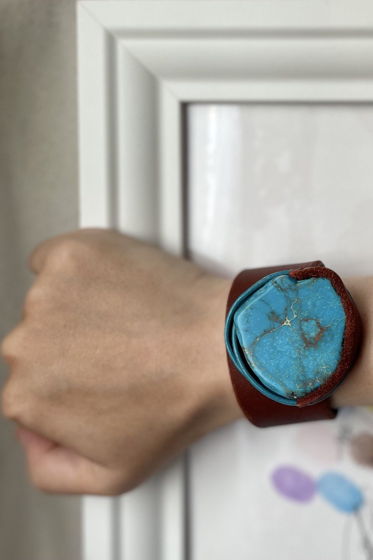 Кожаный браслет-манжета с натуральным камнем "Cosmo"