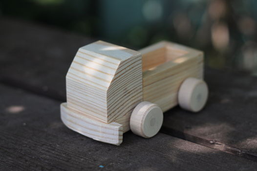 Машина деревянная маленький грузовик