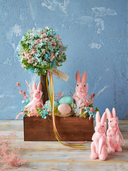 Пасхальная композиция с кроликами и деревцем