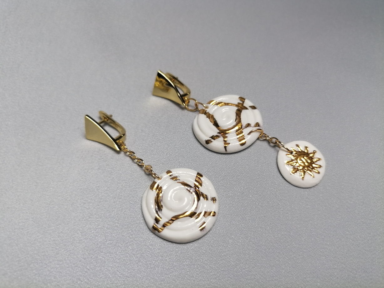 Серьги треугольники с подвеской Азия-Солнце