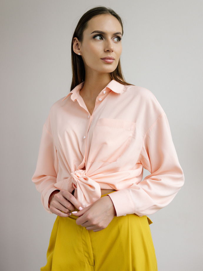 Женская блузка персикового цвета