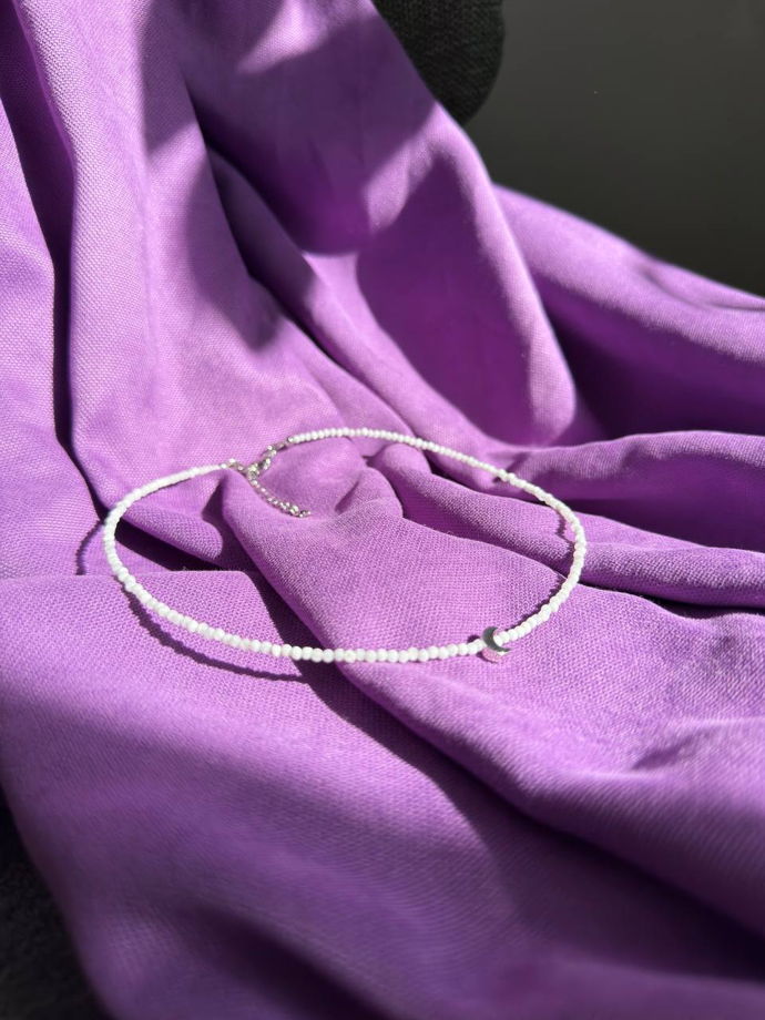 Миниатюрный чокер из лунного камня