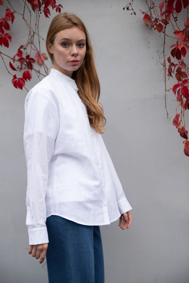 Рубашка из белой конопли с перламутровыми пуговицами Petrichor