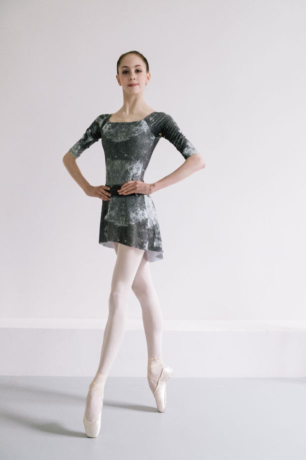 Юбка Тянется, испачканная принтом для балета