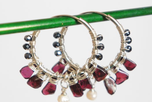 Серьги кольца конго плетеные wire wrapped из проволоки серебро гранат жемчуг