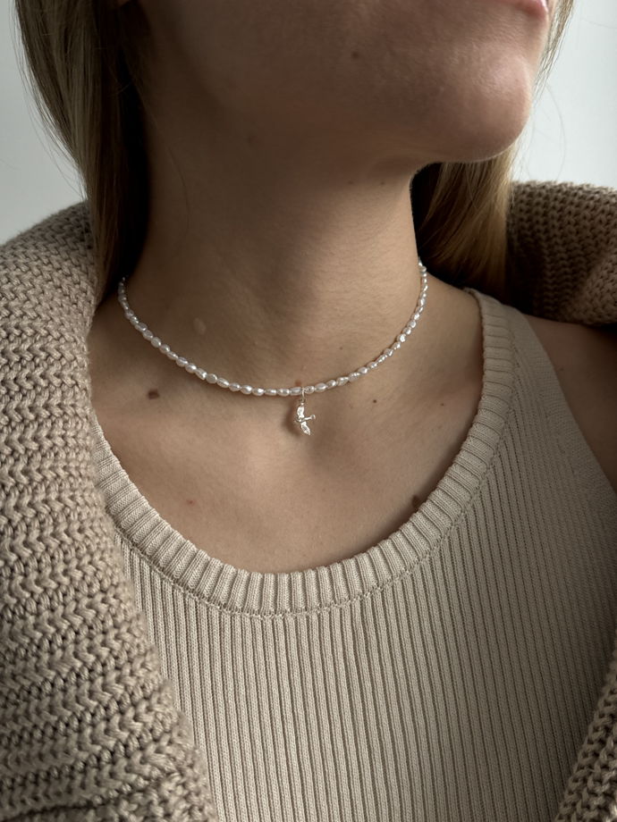 Браслет из жемчуга с подвесом птичка из серебра