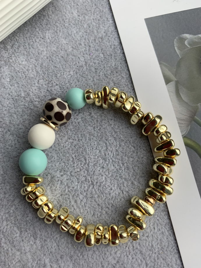 Браслет с гематитом, жемчугом Майорка и агатом «Кокосовая мята»