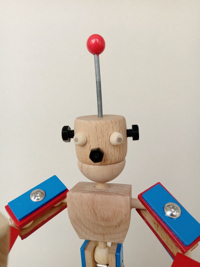 Робот-конструктор из дерева