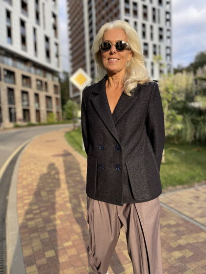 Женский пиджак синий  из итальянской шерсти укороченный. Полупальто женское