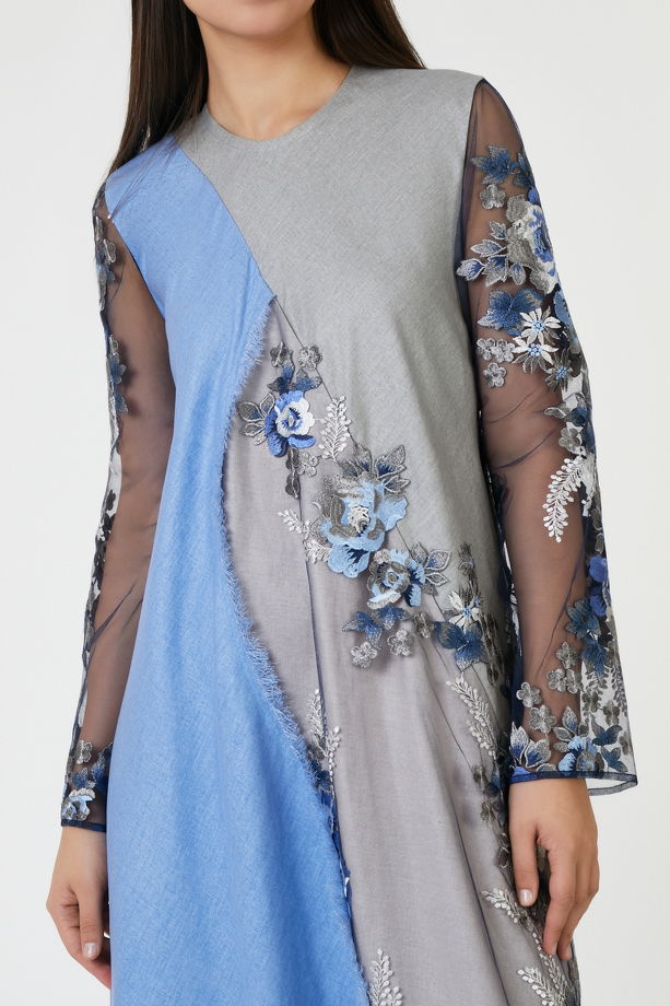 Платье из коллекции "Floreus" выполнено из итальянского льна (30%) с вискозой (70%)
