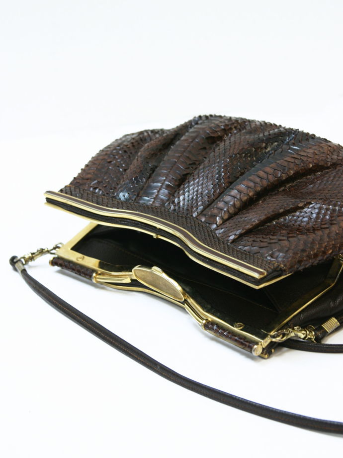 Винтажная сумка из кожи змеи в форме полумесяца на длинном ремешке