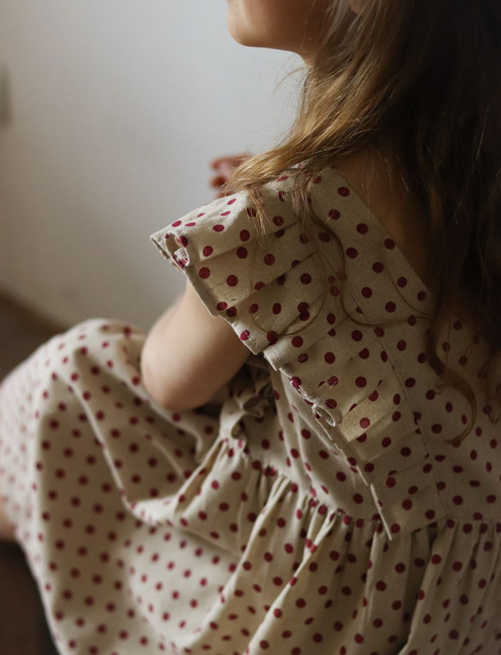 Льняное детское платье в горошек