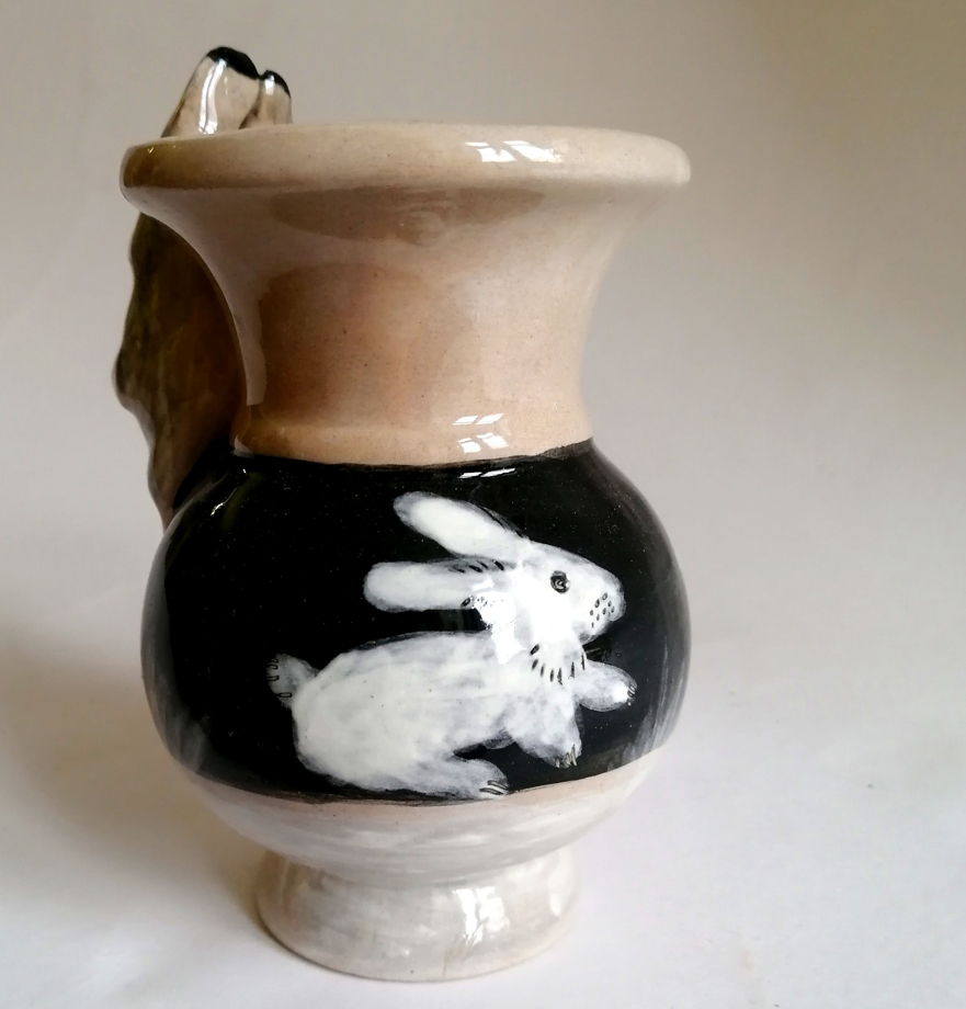 Керамическая вазочка с зайцами