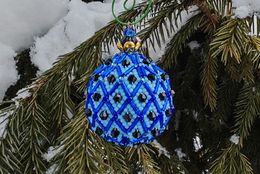 Ёлочная игрушка из бисера ручной работы "Ананасик" 4 см