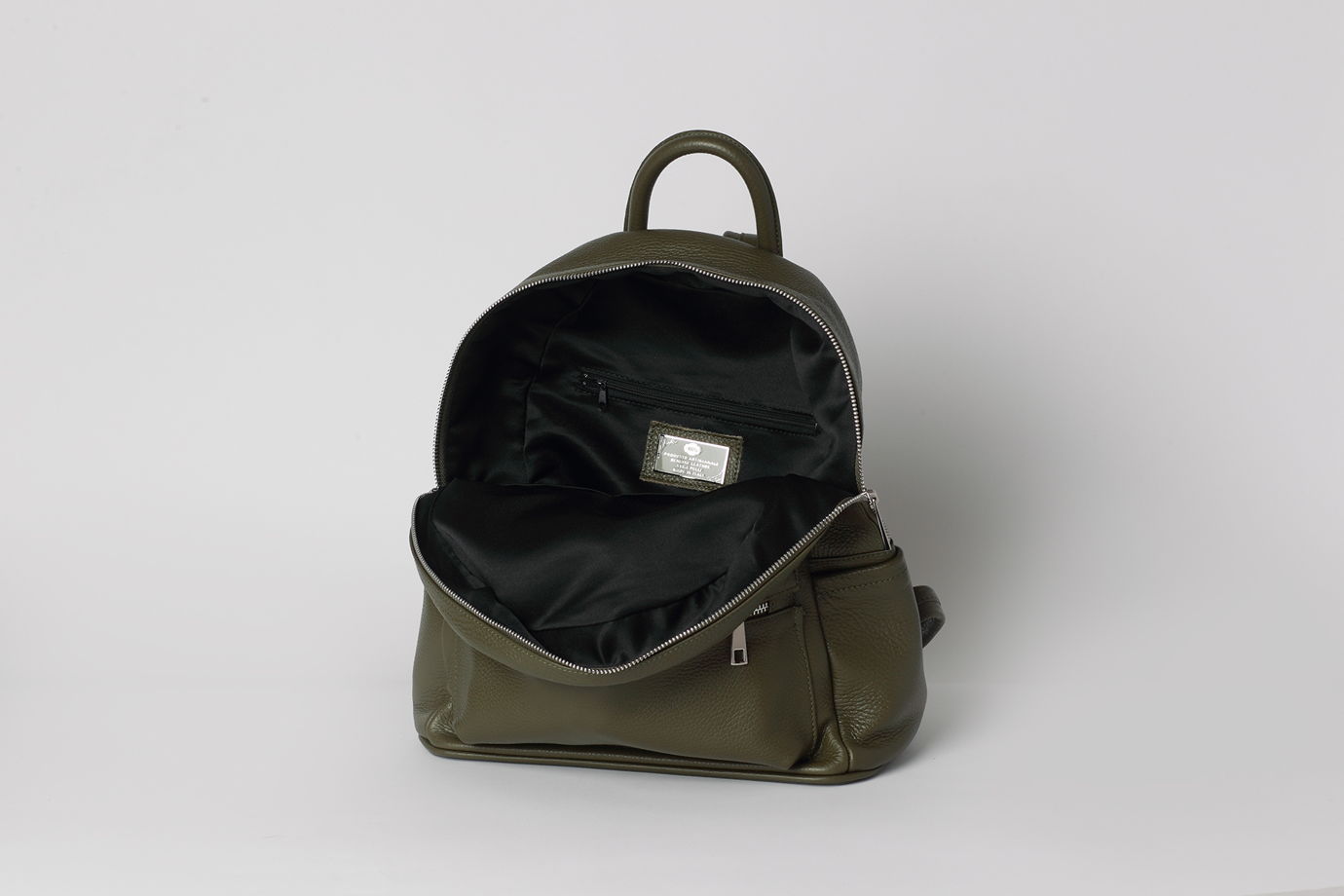 Кожаный рюкзак SASHA оливкового оттенка. В наличии в Москве