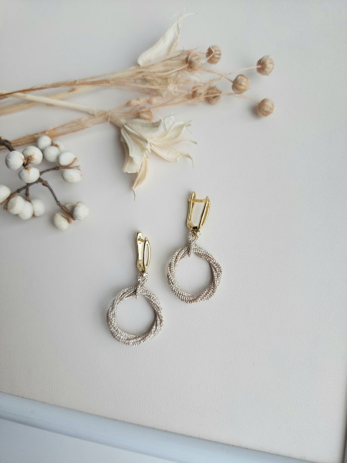 Серьги-кольца плетёные, бежевые серьги фриволите