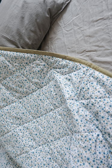 полуторное одеяло с принтом "незабудки"