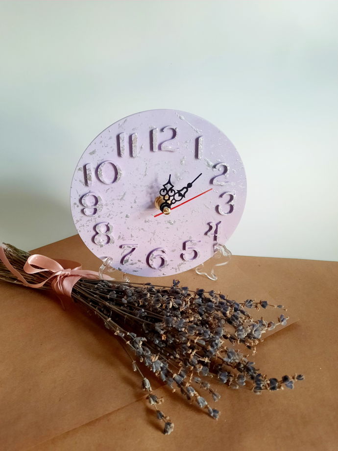 Часы ручной работы из гипса лавандовые, диаметр 15 см