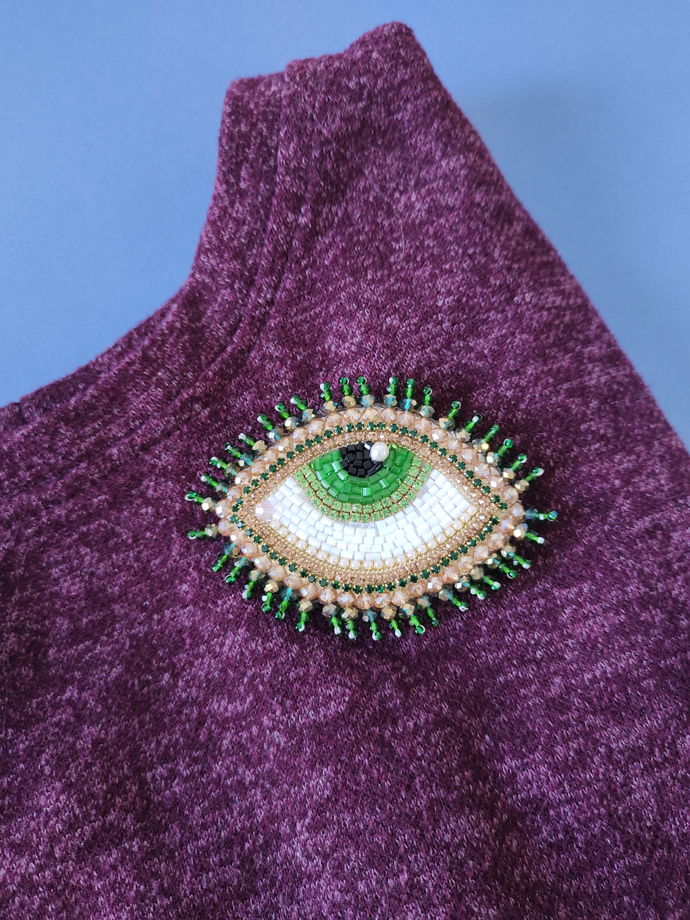 Брошь зеленый глаз из бисера и бусин ручной работы для женщины