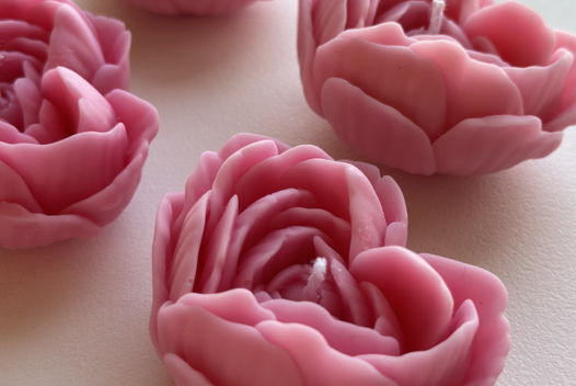 Набор из двух свечей «Сердце-пион»