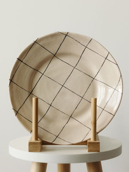 Плоская керамическая тарелка "Полоска", диаметр 21 см