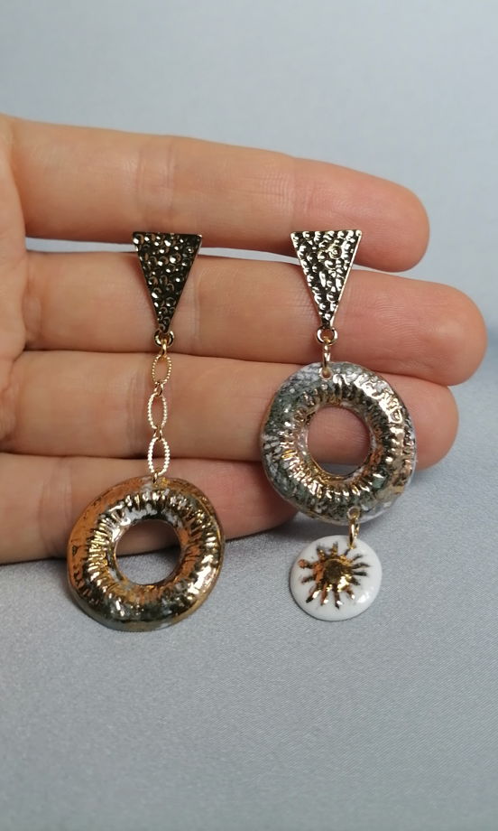 Серьги треугольники с подвеской Азия-Солнце