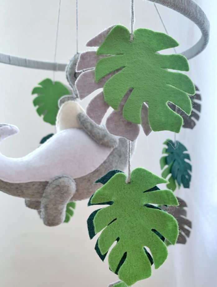 Мобиль из фетра для детской кроватки с Динозаврами ручной работы