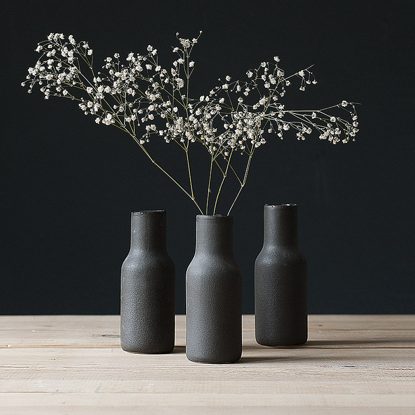 Ваза черная матовая. Хилл Милл керамика. Дизайнерские вазы. Вазы в интерьере. Дизайнерские вазы для интерьера.