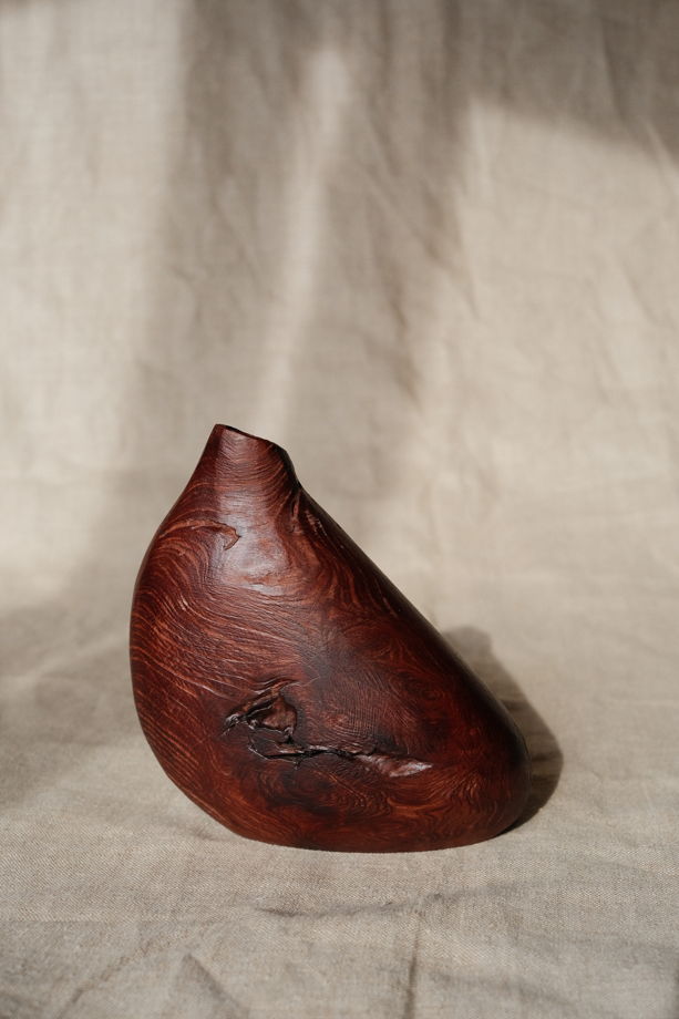 Ваза интересная из туевого можжевельника