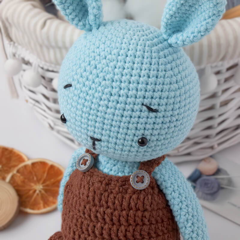 Игрушка мягкая интерьерная - зайчик вязаный цвета нежной мяты "Bunny"