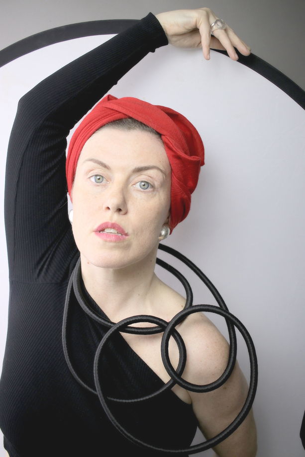 Длинное гибкое колье.