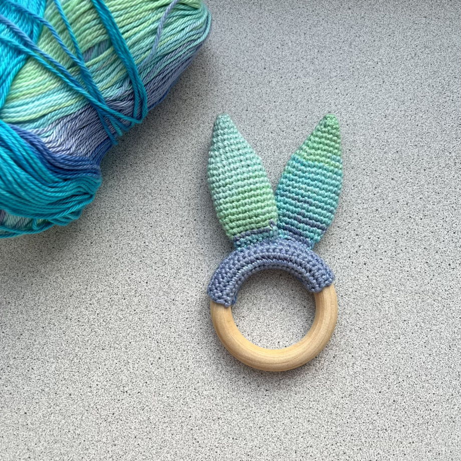 Детский подарочный набор для новорожденного "Разноцветные ушки" - Грызунок с шуршащими ушками и держатель для пустышки