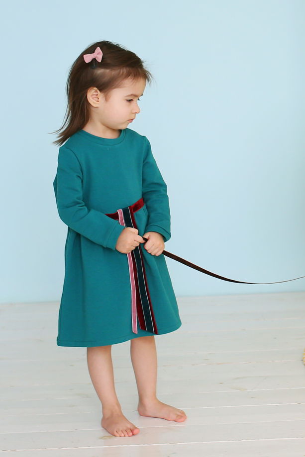 Хлопковое трикотажное платье цвета «зелёный кетцаль»