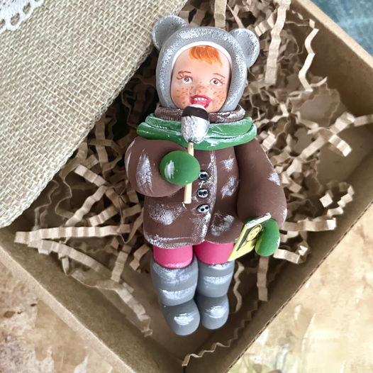 Коллекционная игрушка «Девочка с шоколадкой Аленка и эскимо. Советское детство»