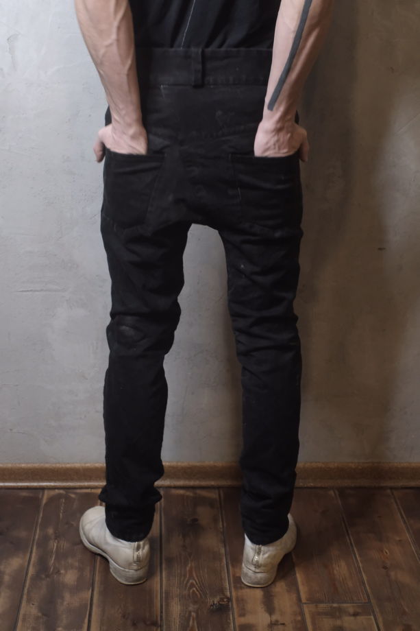 джинсы асимметричного кроя