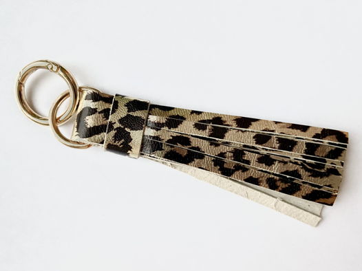 Брелок-кисточка из кожи леопардового цвета