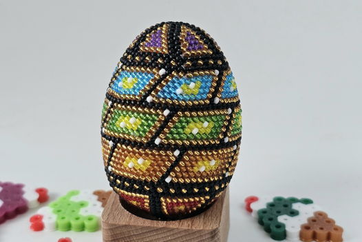 Декоративное яйцо из бисера ручной работы "Геометрия горизонтальная"