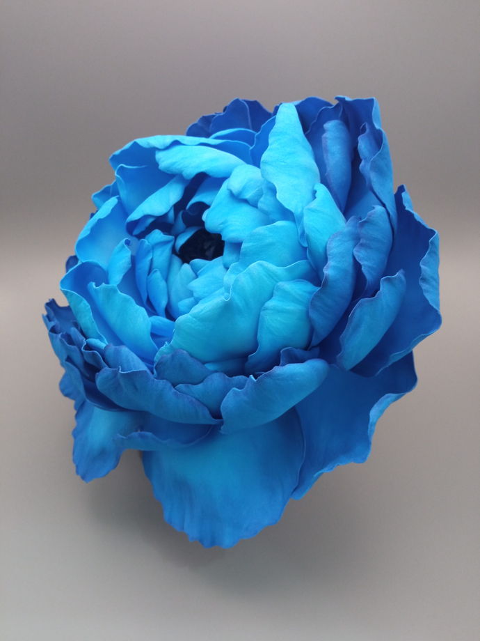 Большая брошь-пион в небесно-синих оттенках из фоамирана