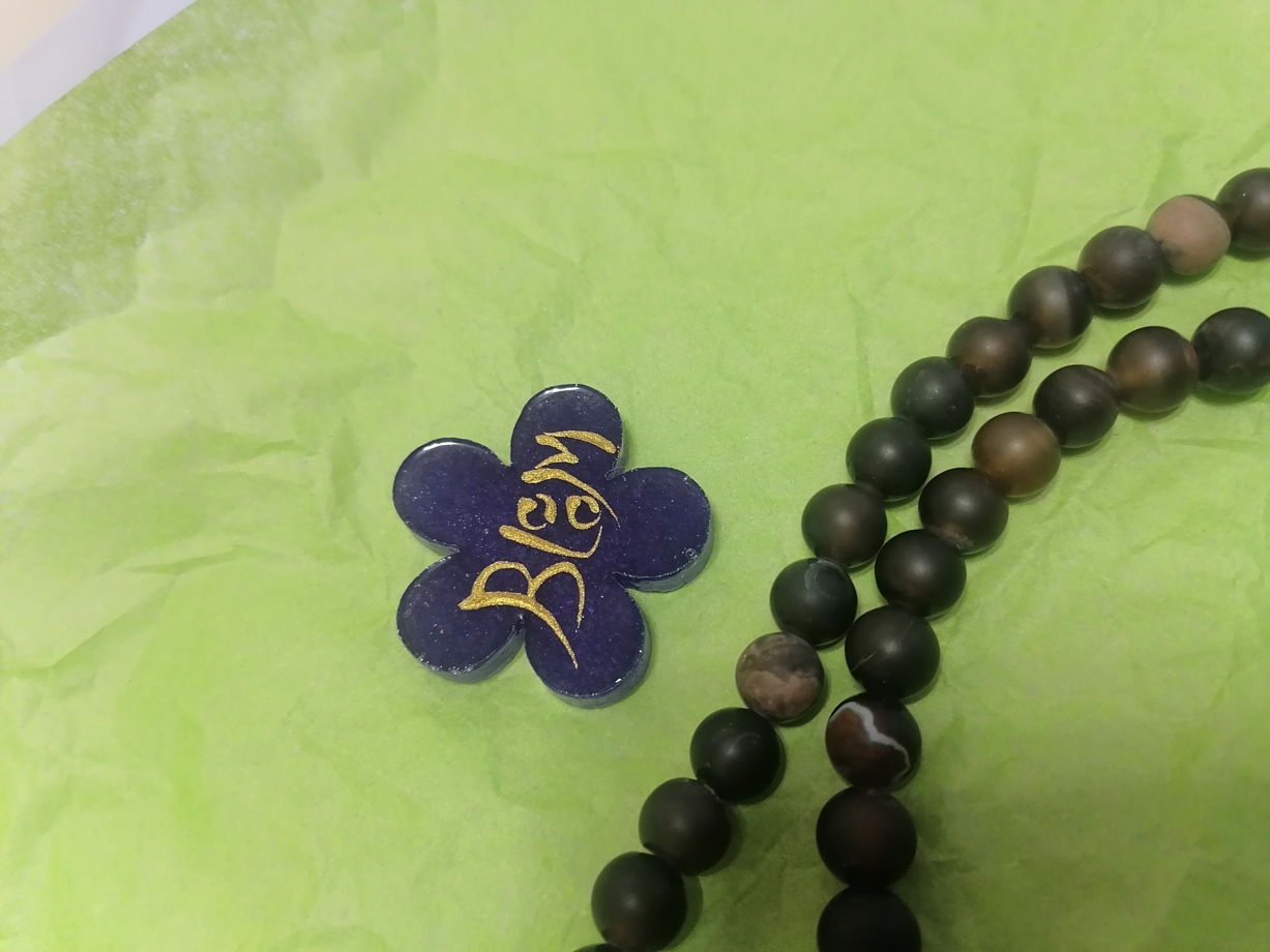 Обвес на телефон из натурального агата.