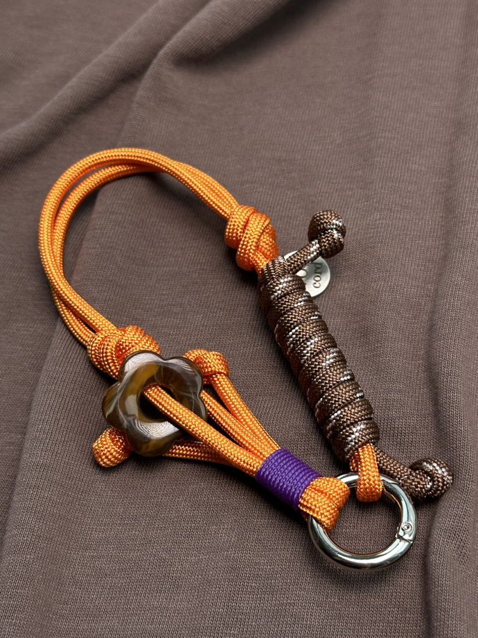 Кистевой браслет для телефона