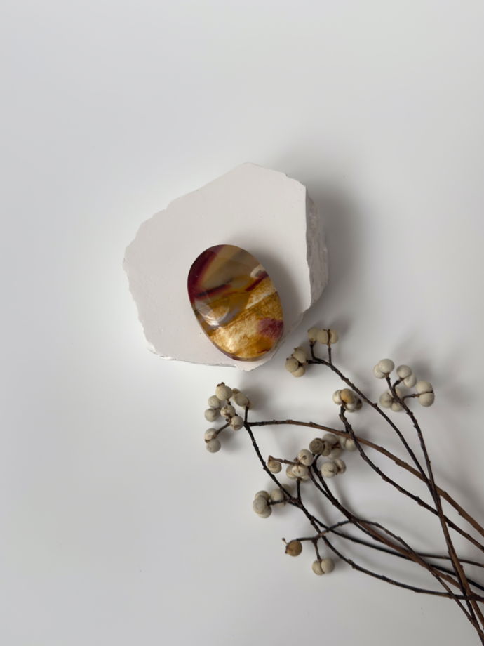 Мукаит натуральный камень