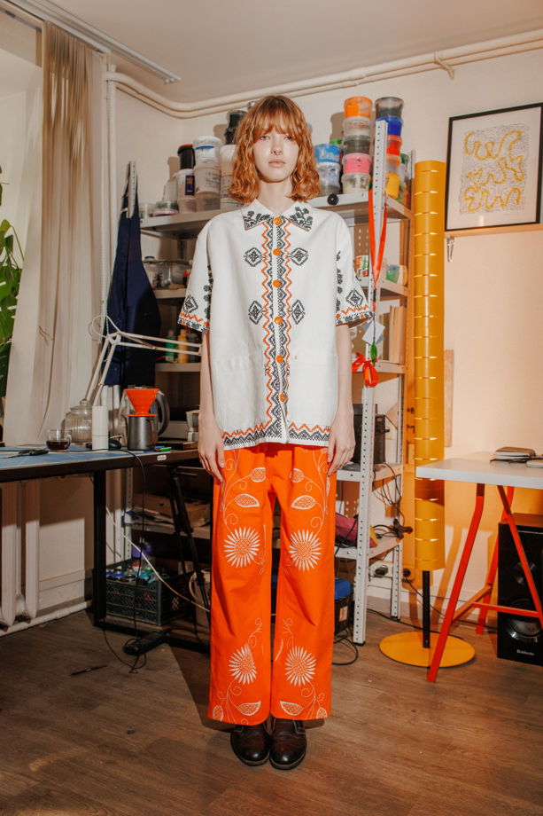 Рубашка с Чёрно-Оранжевой Вышивкой 1/Black Orange Short Sleeve Shirt 1