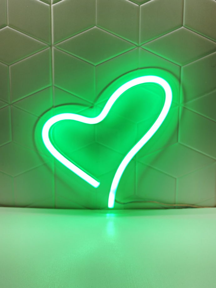Светильник  из гибкого неона "Зеленое сердце"