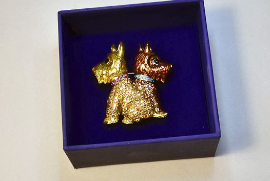 Винтажная брошь от Butler&Wilson в родной коробке "Два скотч-терьера"