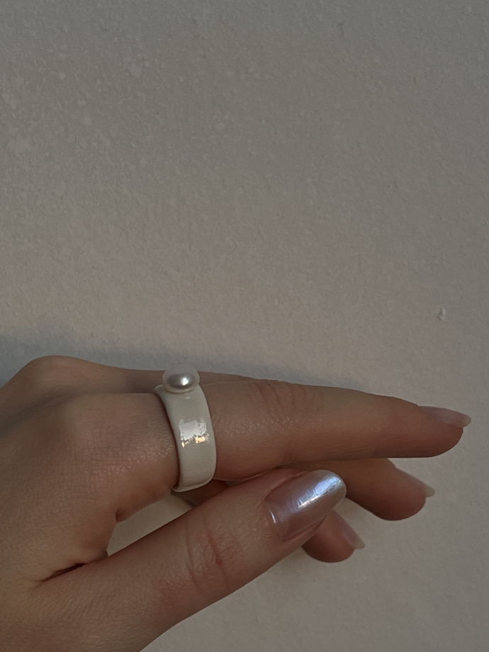 Фарфоровое кольцо с жемчужиной