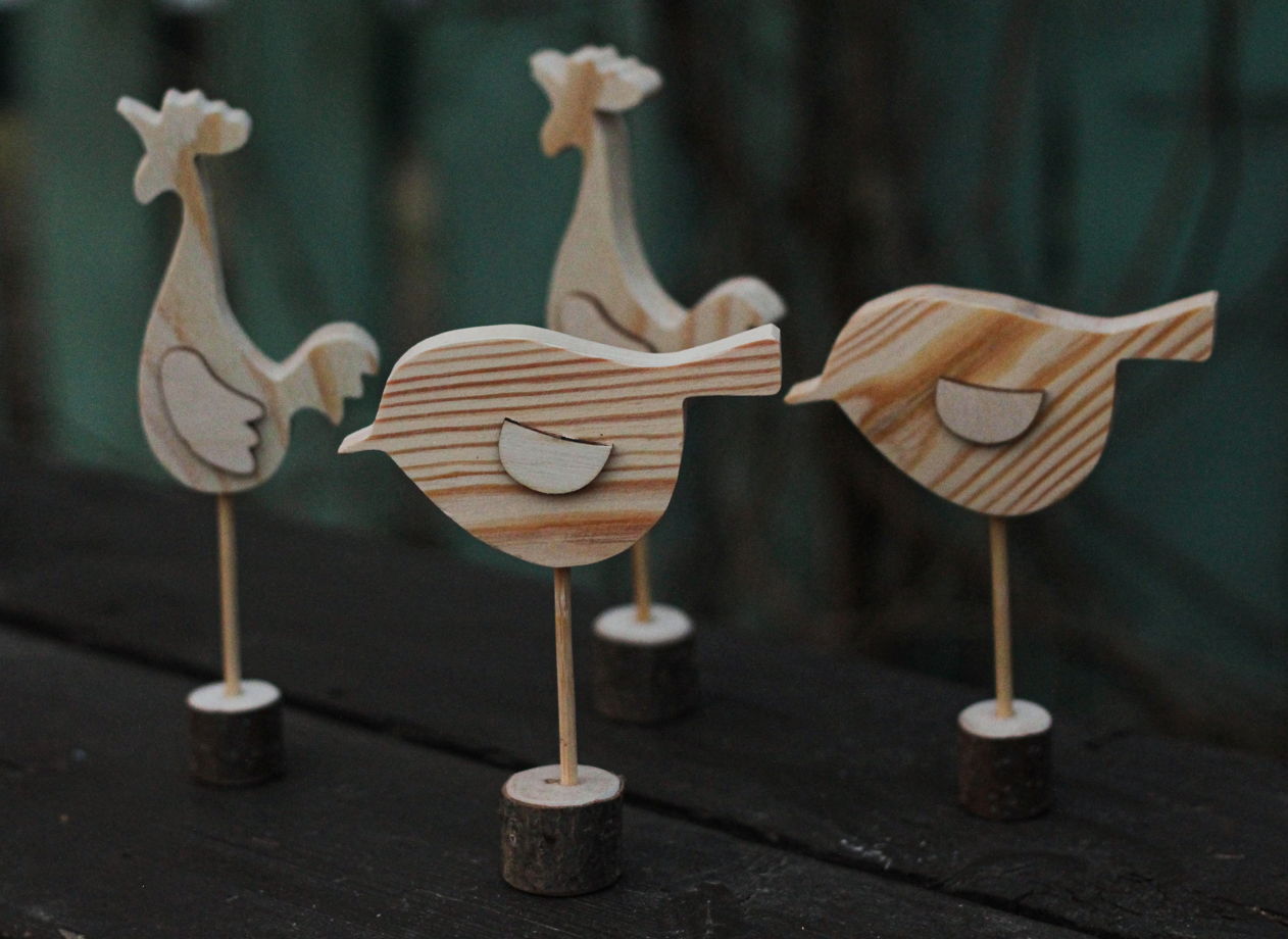 Деревянная птичка и деревянный петушок пасхальный декор