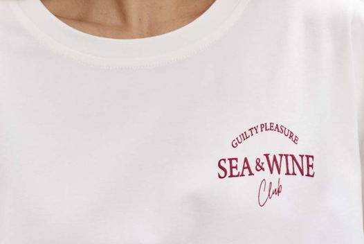 Молочная футболка “Guilty pleasure SEA&WINE”