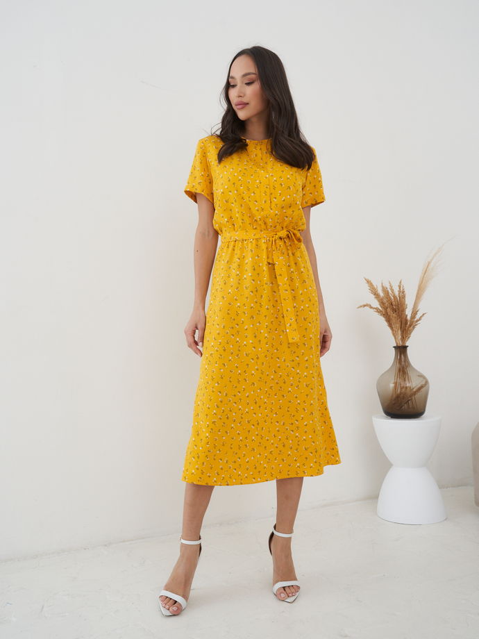 Летнее платье из вискозы желтого цвета