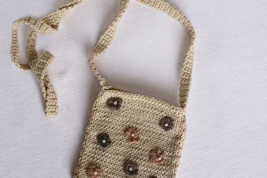 Вязаная сумочка с цветочками